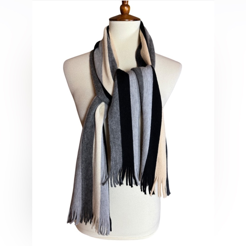 Grant Thomas striped wool scarf with fringe ends Made in Germany